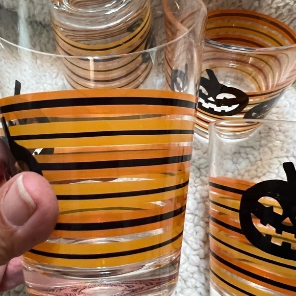 ****Donated***HALLOWEEN theme drink glasses 4 - Picture 5 of 5